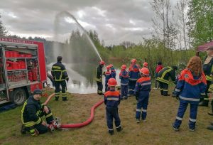 Die "Löschbande" der Freiwilligen Feuerwehr Neuheim. Foto: Marco Becker.
